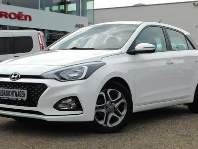Gebraucht Hyundai i20 Trend 101 PS (74 kW) 2018 Weiß Kleinwagen