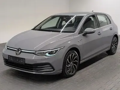 Gebraucht VW Golf VIII Style 150 PS (110 kW) 2022 Mondsteingrau Limousine