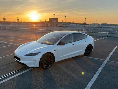 Begagnad Tesla Model 3 Performance 341 kW (464 HK) 2025 Vit Sedan