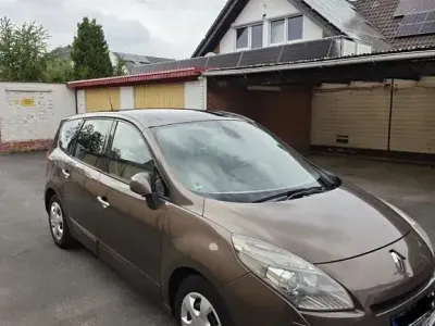 Gebraucht Renault Grand Scénic II Luxe 131 PS (96 kW) 2009 Braun Van / Kleinbus