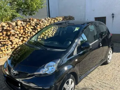 Gebraucht Toyota Aygo 68 PS (50 kW) 2007 Schwarz Kleinwagen