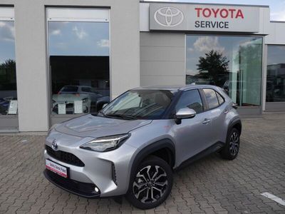 Gebraucht Toyota Yaris Cross Connect Style 131 PS (96 kW) 2022 Silber metallic SUV
