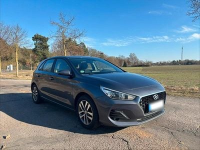 Gebraucht Hyundai i30 Trend 140 PS (102 kW) 2020 Grau Kleinwagen