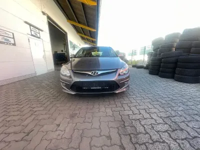 Gebraucht Hyundai i30 Classic 109 PS (80 kW) 2011 Grau Limousine