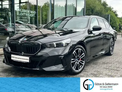 Gebraucht BMW 540 M Sport 303 PS (222 kW) 2025 Saphirschwarz Kombi