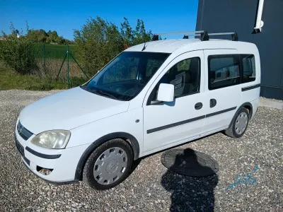 Usata Opel Combo 101 CV (74 kW) 2008 Bianco Monovolume