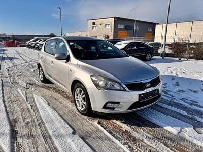 Gebraucht Kia Ceed 90 PS (66 kW) 2011 Silber Kleinwagen