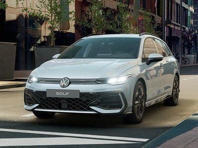 Gebraucht VW Golf VIII R-line 150 PS (110 kW) 2025 Crystal ice blue metallic Kombi