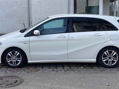 Gebraucht Mercedes B200 136 PS (100 kW) 2011 Weiß Van / Kleinbus