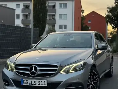 Gebraucht Mercedes E220 Edition 170 PS (125 kW) 2014 Grau Limousine