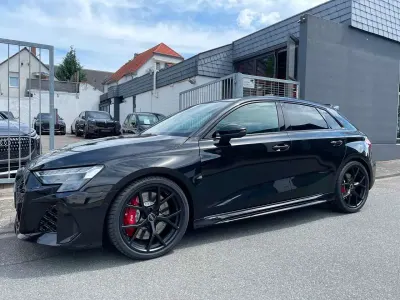 Neu Audi RS3 Sportback Sport 400 PS (294 kW) 2026 Schwarz Kleinwagen