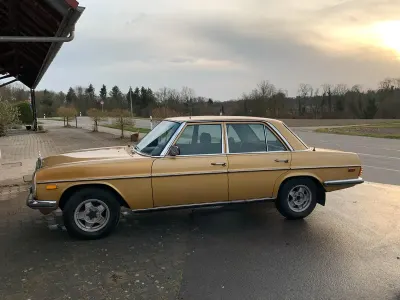 Gebraucht Mercedes 240 1975 Gold Limousine