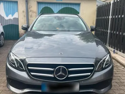 Gebraucht Mercedes E220 194 PS (142 kW) 2018 Grau Kombi
