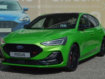 Gebraucht Ford Focus ST 280 PS (205 kW) 2026 Meangreenmetallic Limousine