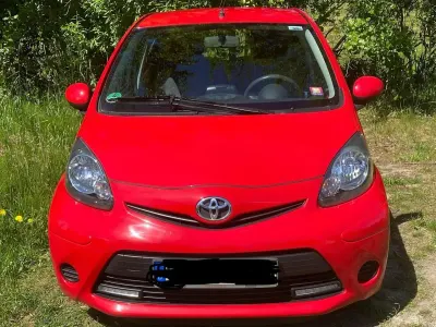 Gebraucht Toyota Aygo 68 PS (50 kW) 2013 Rot Kleinwagen