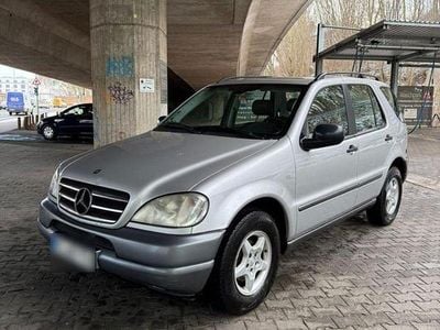Gebraucht Mercedes ML320 218 PS (160 kW) 2001 Silber SUV