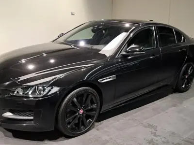 Käytetty Jaguar XE R-Sport 241 HP (177 kW) 2018 Musta Sedan