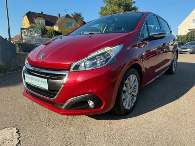 Gebraucht Peugeot 208 Allure 110 PS (80 kW) 2017 Rot Kleinwagen