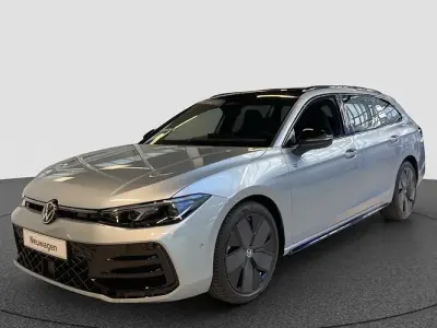 Używany VW Passat Style 193 KM (141 kW) 2025 Srebrny Kombi