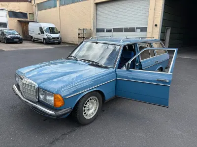 Gebraucht Mercedes 240 72 PS (52 kW) 1984 Blau Kombi
