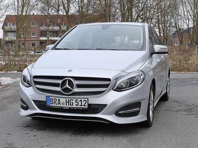 Gebraucht Mercedes B180 Style 109 PS (80 kW) 2017 Silber Van / Kleinbus