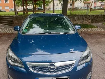 Gebraucht Opel Astra Sport 140 PS (102 kW) 2010 Blau Limousine