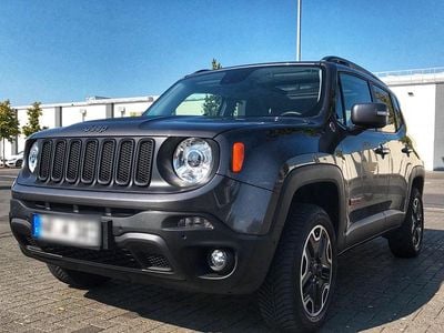 Grau Gebraucht 2016 Jeep Renegade Trailhawk SUV | 15.299 € (Etwas zu teuer)