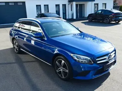 Gebraucht Mercedes C180 122 PS (89 kW) 2020 Blau Limousine