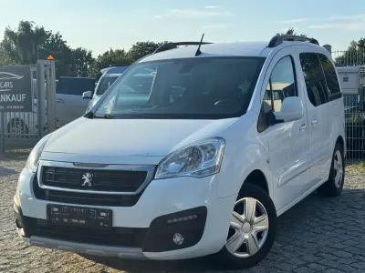 Gebraucht Peugeot Partner Tepee Allure 120 PS (88 kW) 2017 Weiß Van / Kleinbus