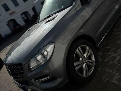 Second-hand Mercedes ML350 258 CP (189 kW) 2012 Albastru SUV