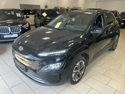 Gebraucht Hyundai Kona Trend 100 kW (136 PS) 2023 Schwarz SUV