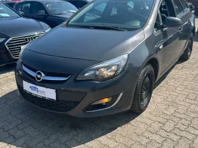 Gebraucht Opel Astra Edition 131 PS (96 kW) 2012 Grau Kombi