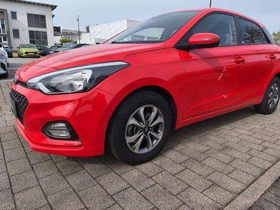 Gebraucht Hyundai i20 Trend 101 PS (74 kW) 2020 Rot Kleinwagen