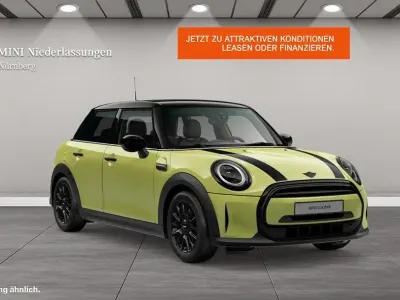 Używany Mini Cooper 136 KM (100 kW) 2023 Żółty Hatchback