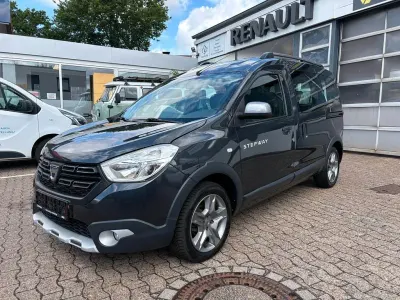 Gebraucht Dacia Dokker Stepway 102 PS (75 kW) 2019 Schwarz Van / Kleinbus