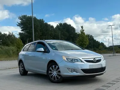 Gebraucht Opel Astra 115 PS (84 kW) 2011 Silber Kombi