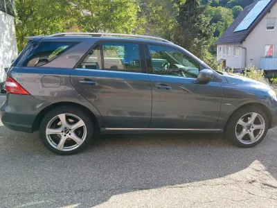 Gebraucht Mercedes ML250 AMG 204 PS (150 kW) 2012 Grau SUV