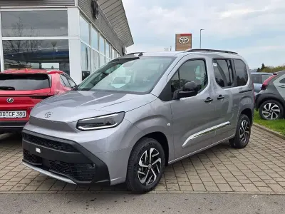 Neu Toyota Proace Verso City 110 PS (80 kW) 2026 Silber Kombi