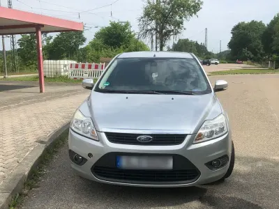 Gebraucht Ford Focus 120 PS (88 kW) 2009 Silber Limousine
