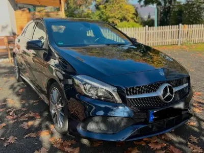 Gebraucht Mercedes A200 136 PS (100 kW) 2017 Blau Kleinwagen
