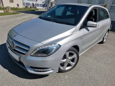 Gebraucht Mercedes B200 156 PS (114 kW) 2012 Silber Kleinwagen