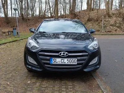 Gebraucht Hyundai i30 Passion 110 PS (80 kW) 2016 Schwarz Limousine