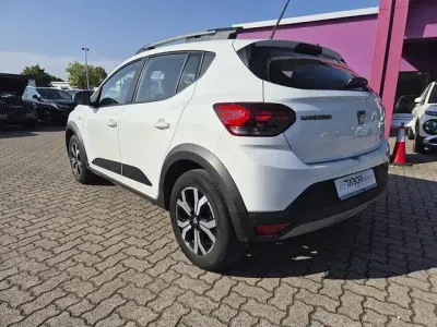 Gebraucht Dacia Sandero Comfort 91 PS (66 kW) 2021 Gletscherweiß gletscherweiß SUV