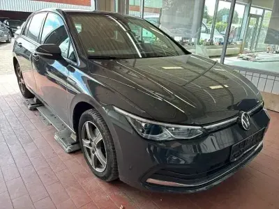 Gebraucht VW Golf VIII Style 150 PS (110 kW) 2022 Grau Limousine