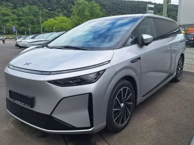 Gebraucht XPENG X9 235 kW (320 PS) 2026 Silver frost Van / Kleinbus