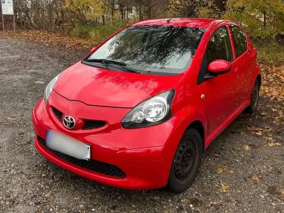 Gebraucht Toyota Aygo 68 PS (50 kW) 2008 Rot Kleinwagen