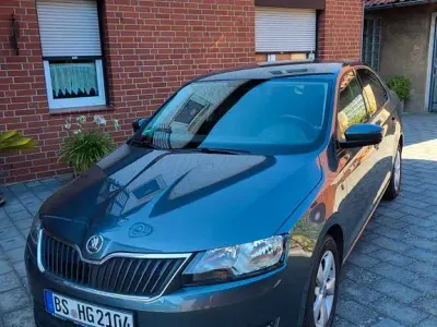 Gebraucht Skoda Rapid Active 105 PS (77 kW) 2014 Grau Kleinwagen