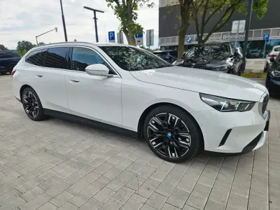 Gebraucht BMW 520 Performance 190 PS (139 kW) 2024 Weiß Kombi