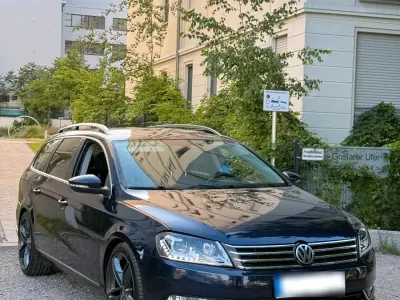 Gebraucht VW Passat 140 PS (102 kW) 2012 Blau Kombi