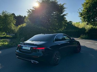 Gebraucht Mercedes E220 194 PS (142 kW) 2022 Schwarz Limousine